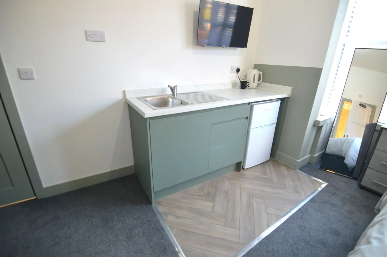 Chantry Lane, Grimsby, South Humberside, DN31 2LP, photo 8