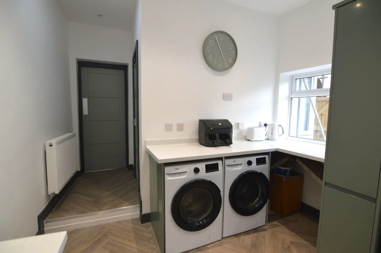 Chantry Lane, Grimsby, South Humberside, DN31 2LP, photo 12