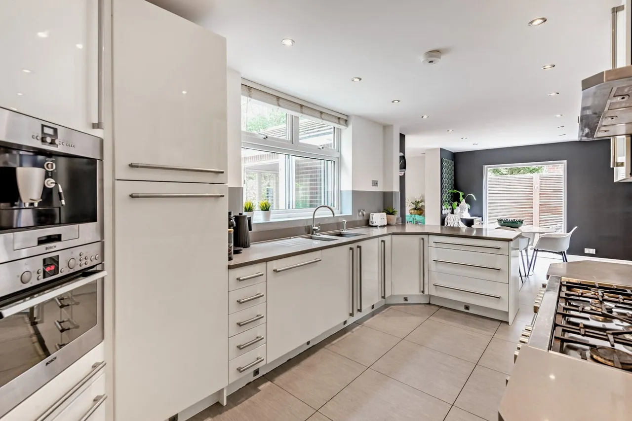 Heathpark Drive, Windlesham, GU20, photo 4