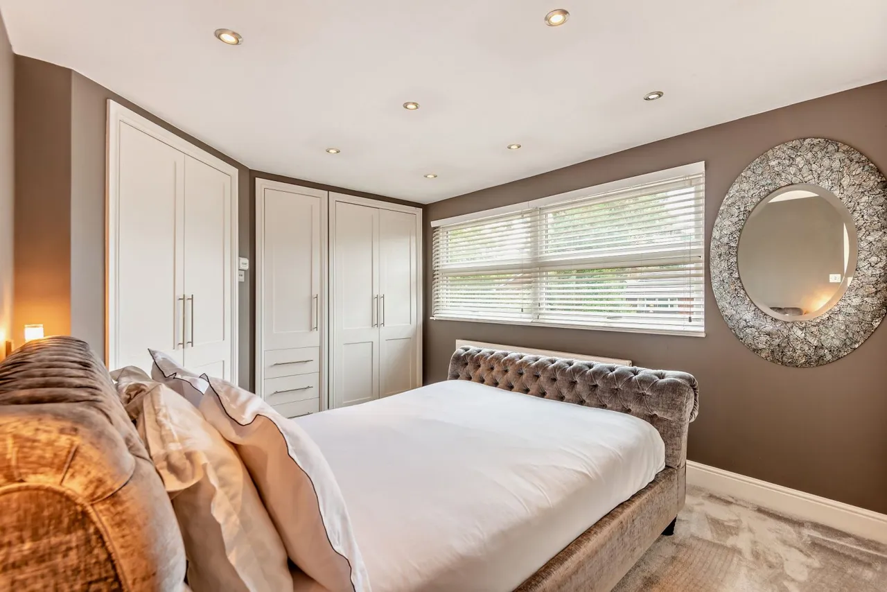 Heathpark Drive, Windlesham, GU20, photo 11