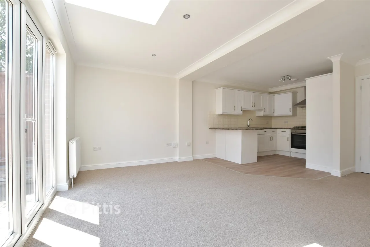 Upton Road, Ryde, PO33, photo 4