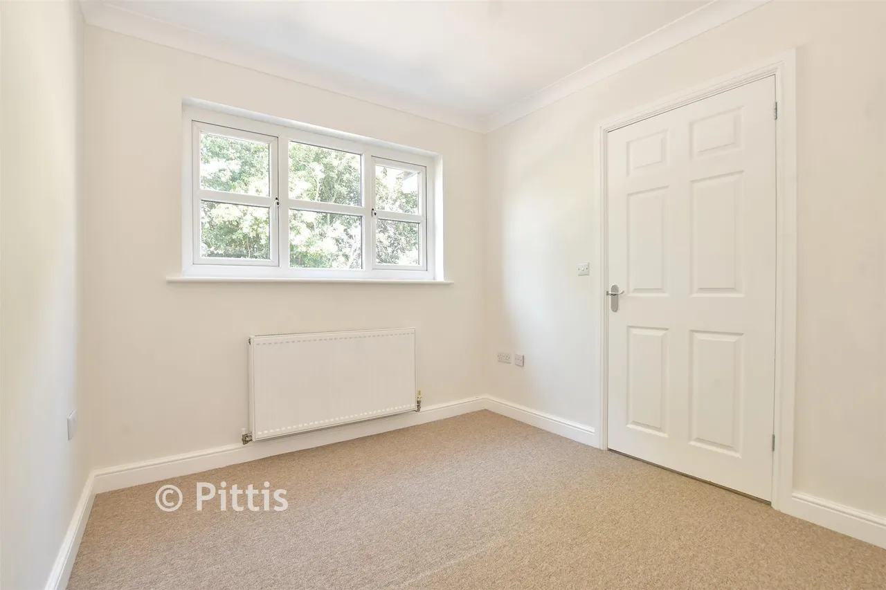 Upton Road, Ryde, PO33, photo 5