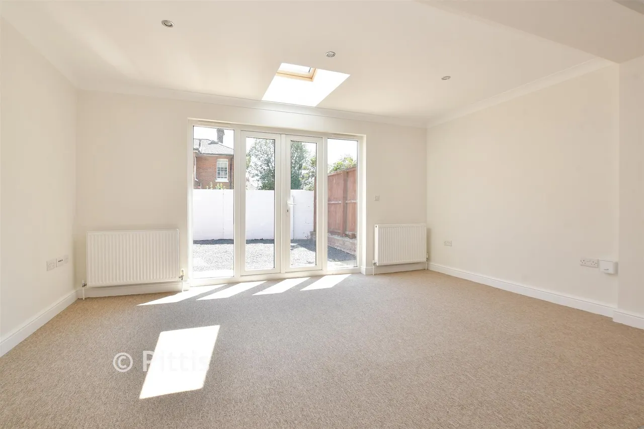 Upton Road, Ryde, PO33, photo 2