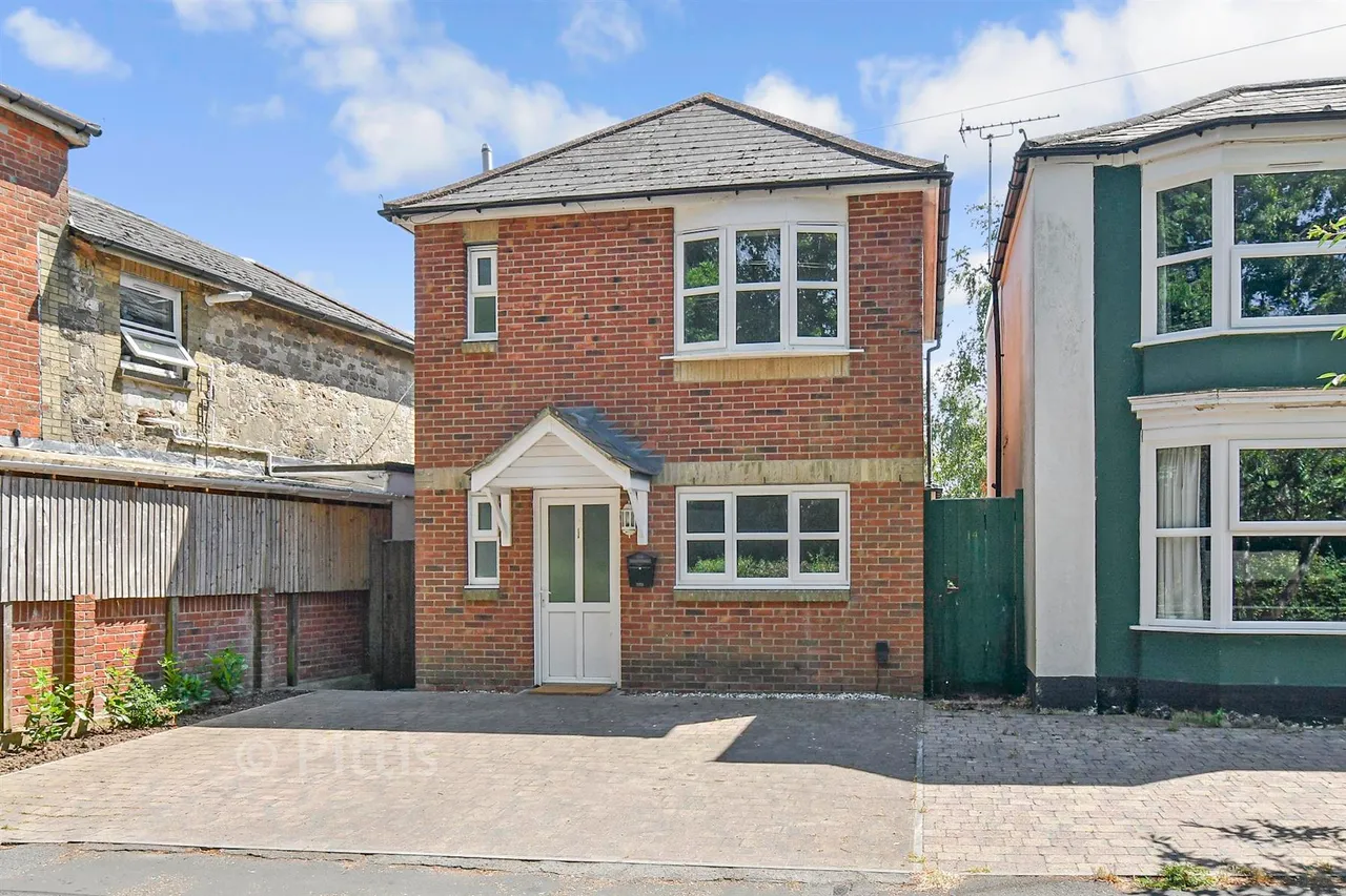 2 bed house for sale, Upton Road, Ryde, PO33