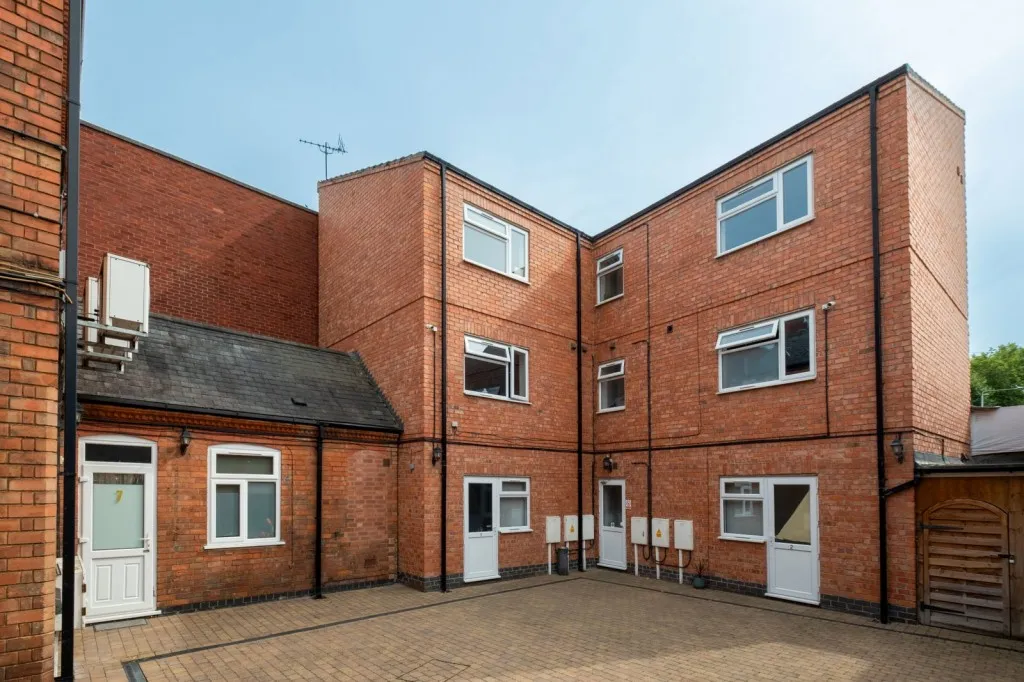 1 bed property to rent, Market Street, Loughborough, LE11