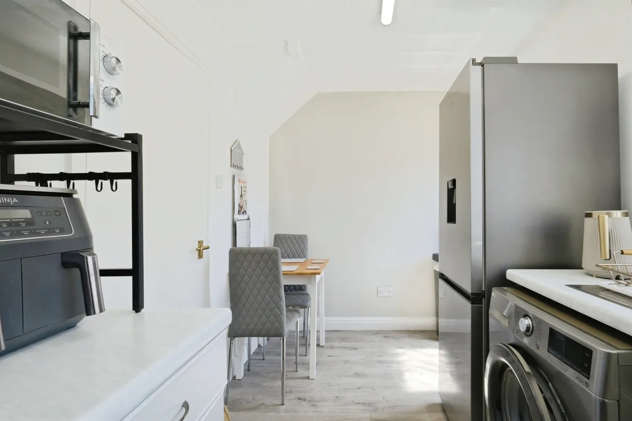 Ramleaze Drive, Salisbury, SP2, photo 6