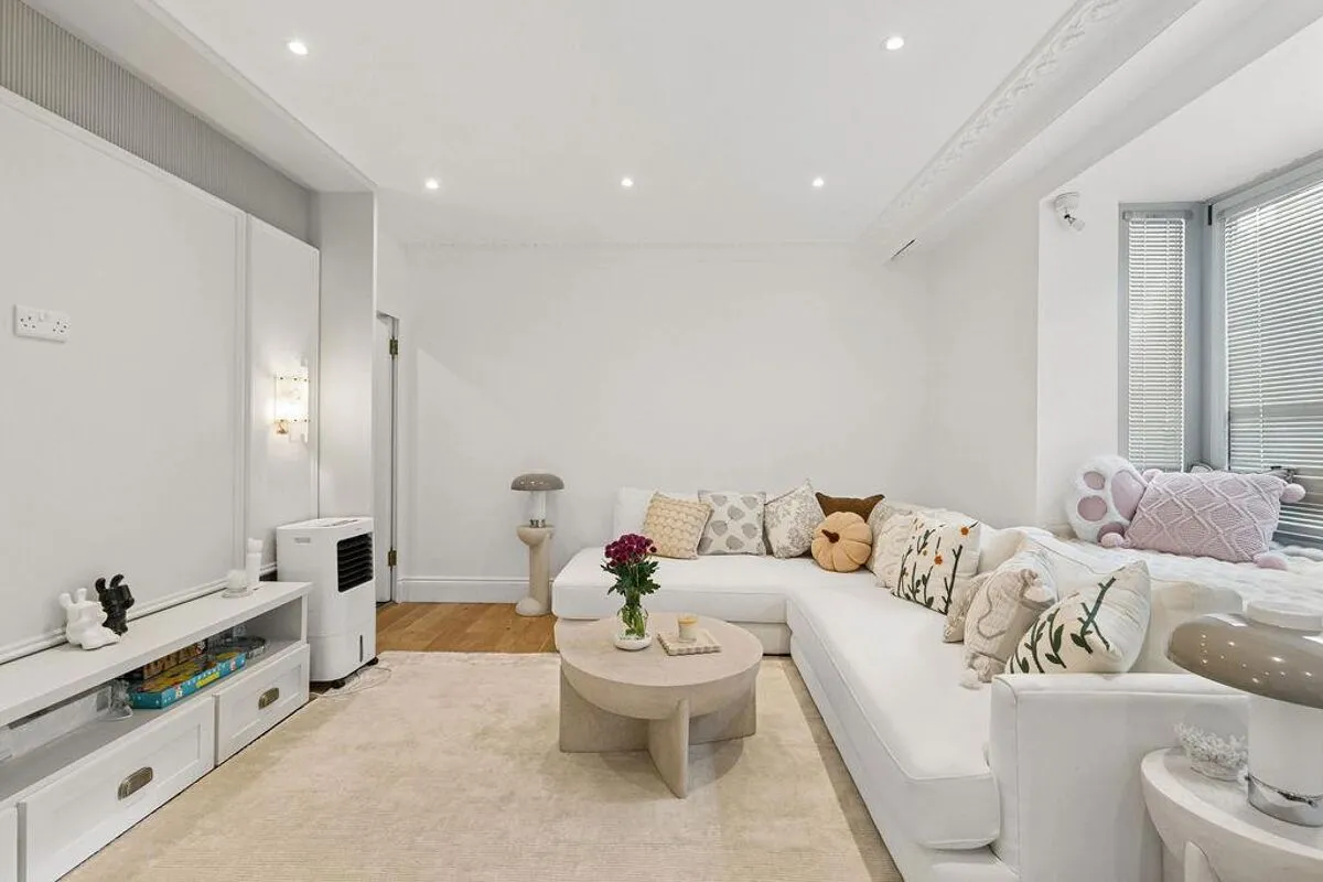 Kinnerton Street, London, SW1X, photo 2