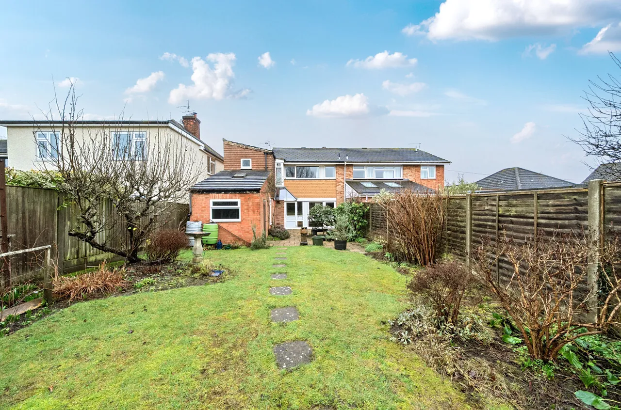 Commonfields, West End, Woking, Surrey, GU24 9HZ, photo 9