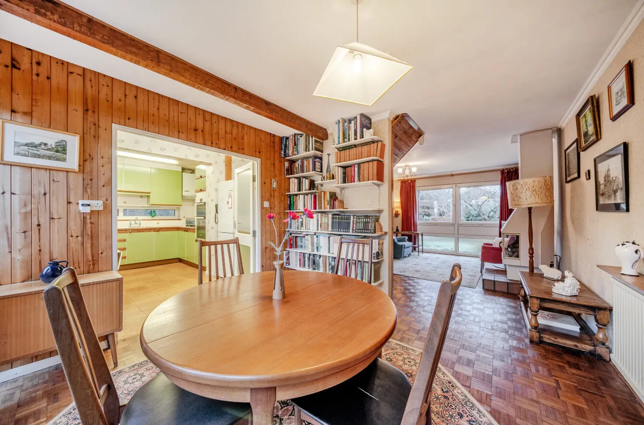 Commonfields, West End, Woking, Surrey, GU24 9HZ, photo 13