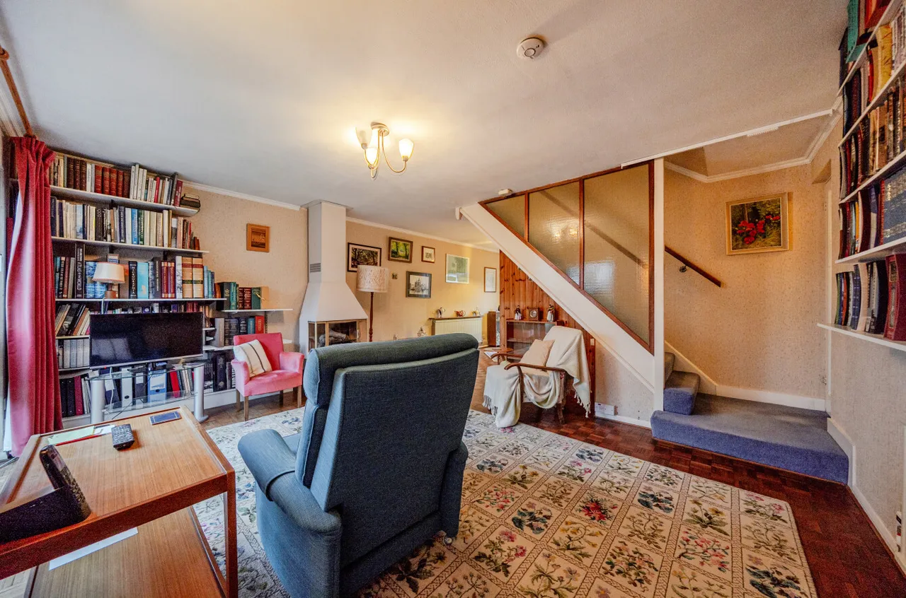 Commonfields, West End, Woking, Surrey, GU24 9HZ, photo 11