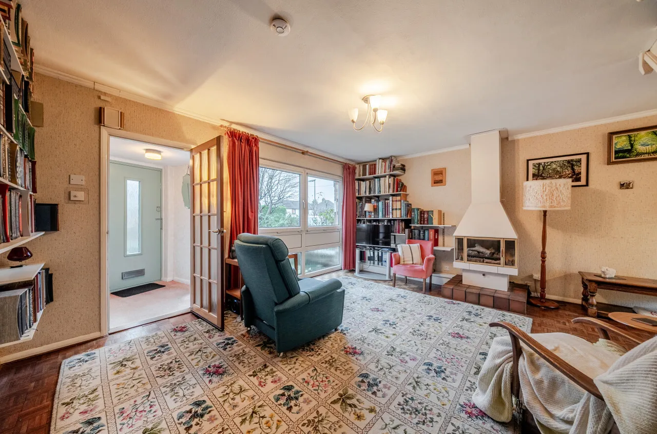 Commonfields, West End, Woking, Surrey, GU24 9HZ, photo 12