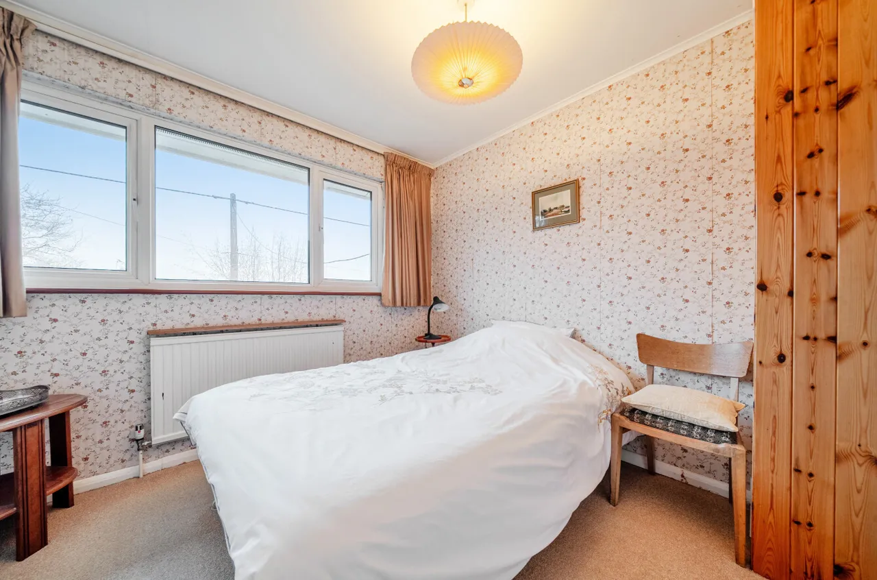 Commonfields, West End, Woking, Surrey, GU24 9HZ, photo 6