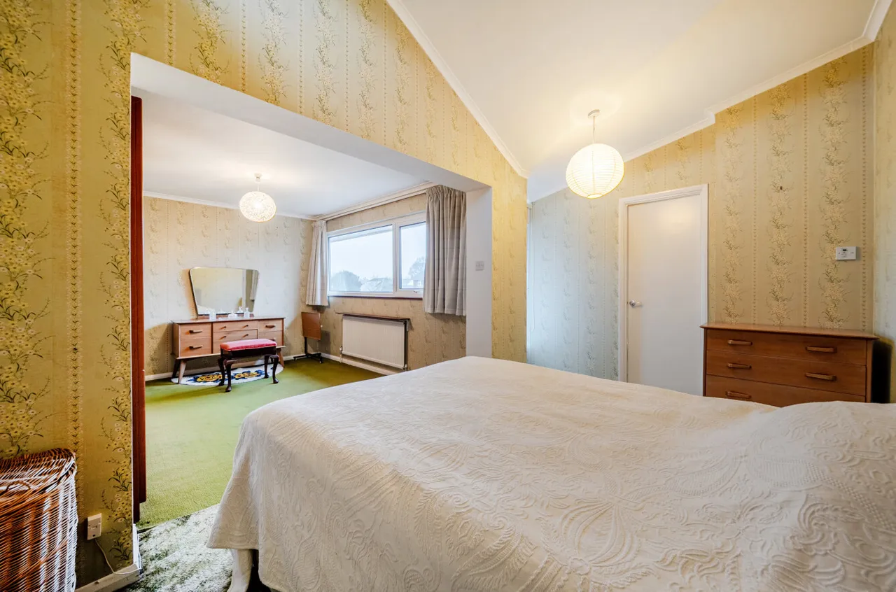 Commonfields, West End, Woking, Surrey, GU24 9HZ, photo 5