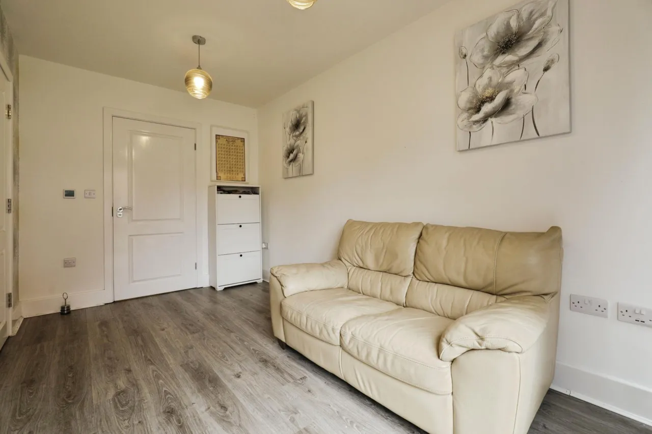 Warren House Road, Castleford, WF10, photo 10