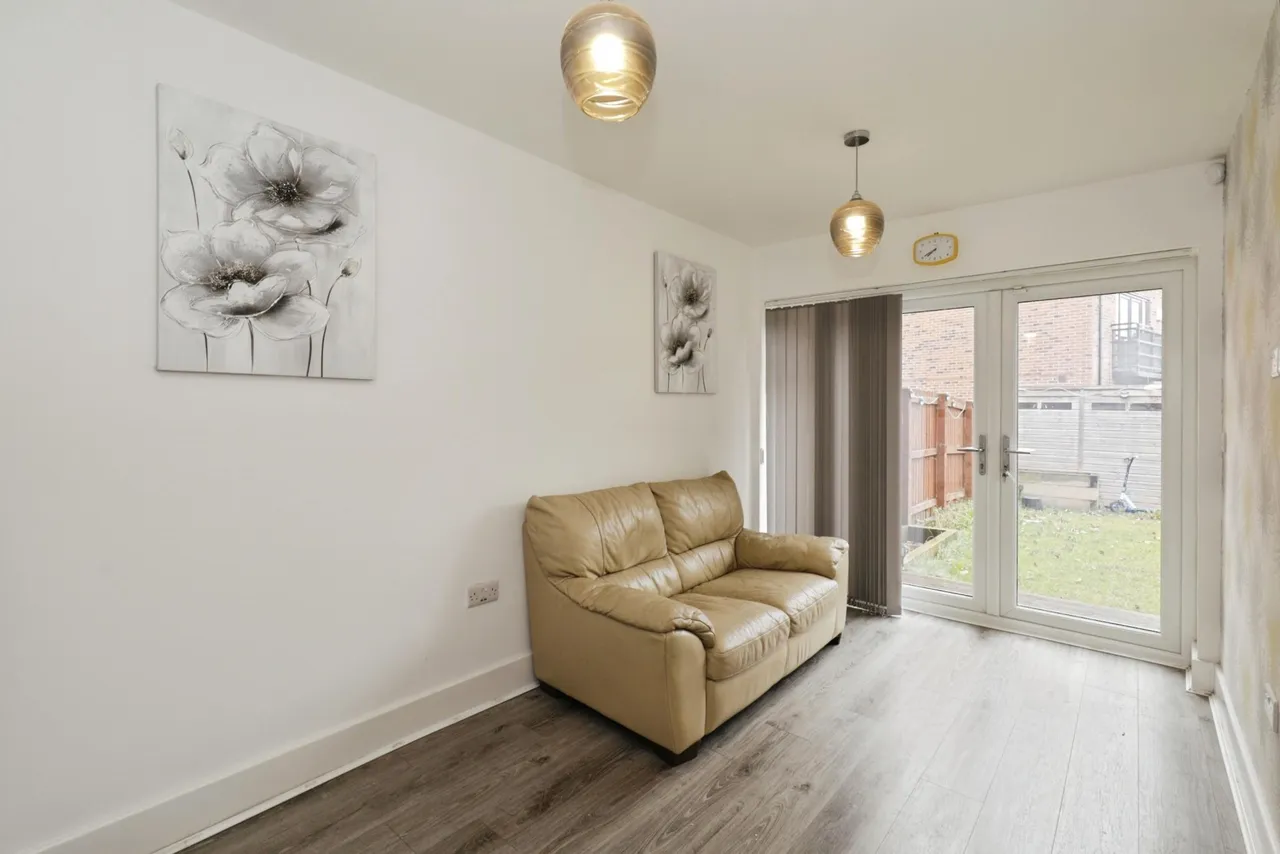 Warren House Road, Castleford, WF10, photo 11