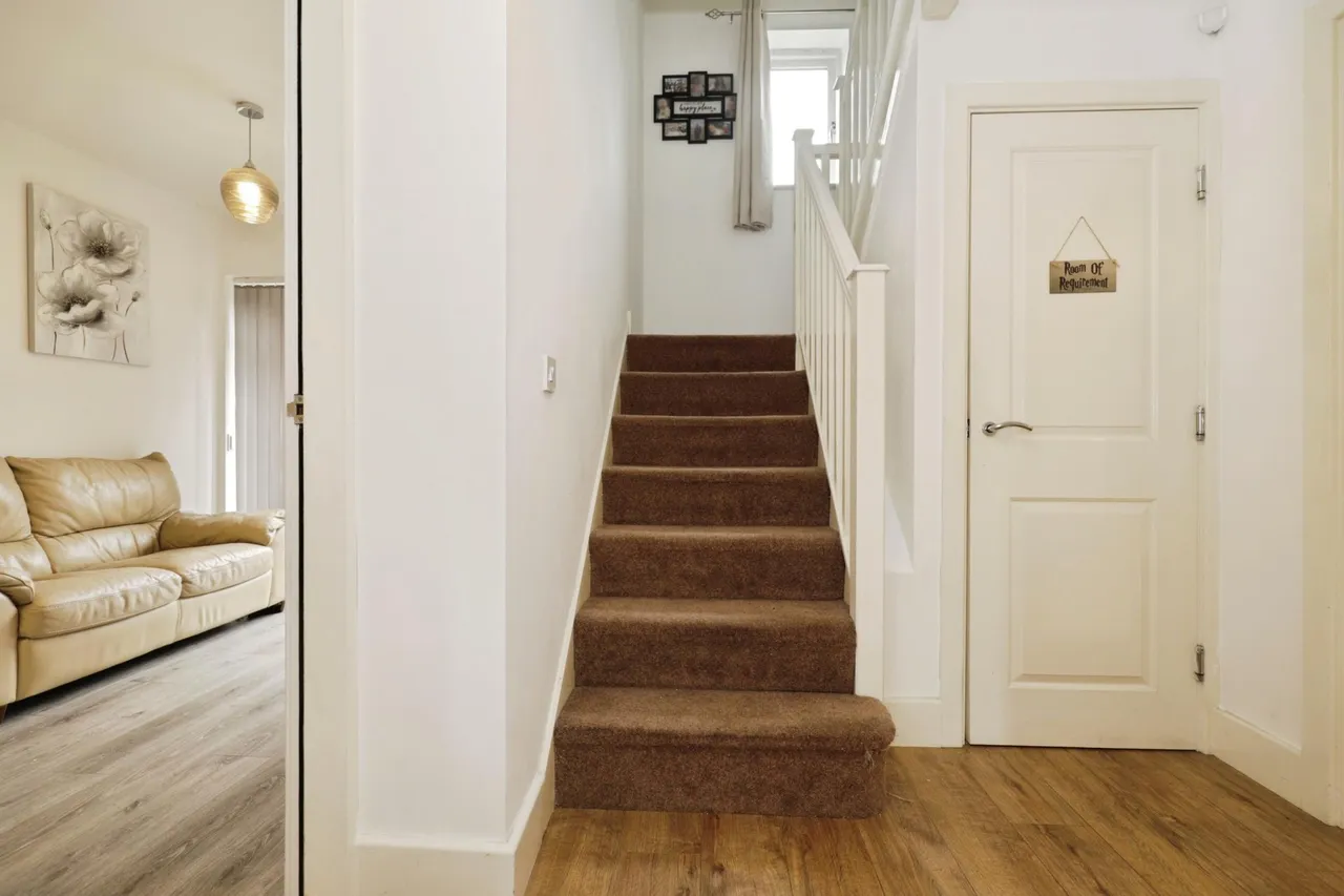 Warren House Road, Castleford, WF10, photo 13