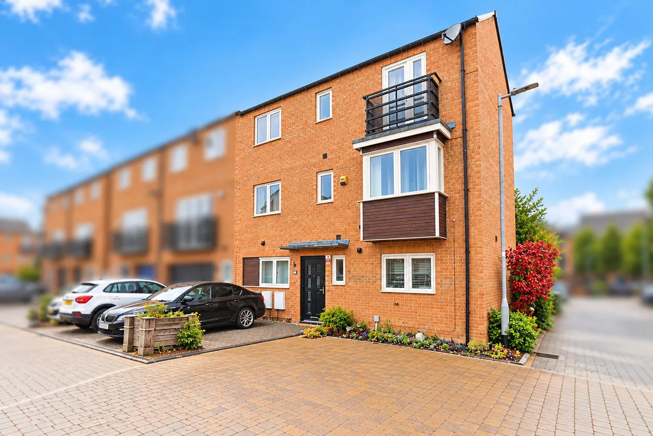 5 bed house for sale, Warren House Road, Castleford, WF10