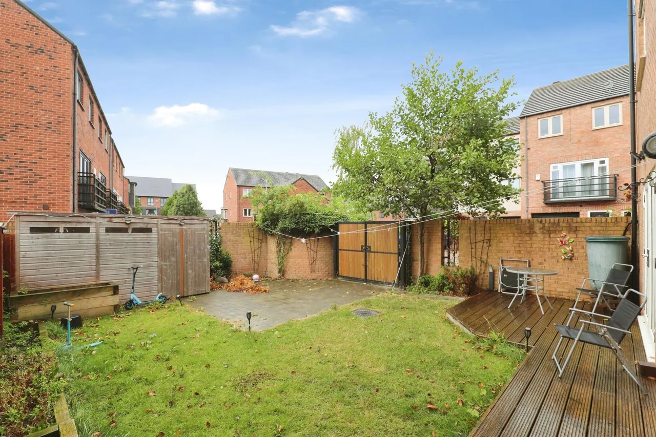 Warren House Road, Castleford, WF10, photo 27