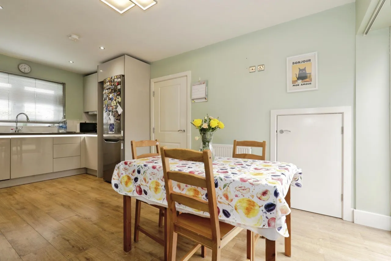 Warren House Road, Castleford, WF10, photo 3