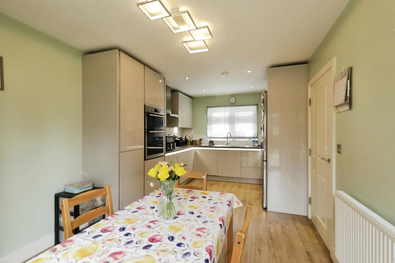 Warren House Road, Castleford, WF10, photo 2
