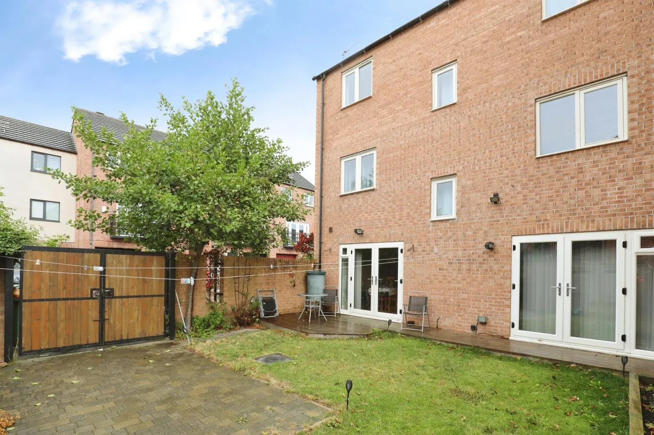 Warren House Road, Castleford, WF10, photo 25