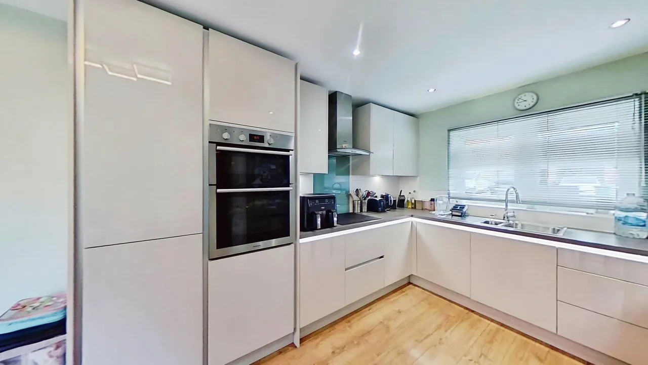 Warren House Road, Castleford, WF10, photo 5