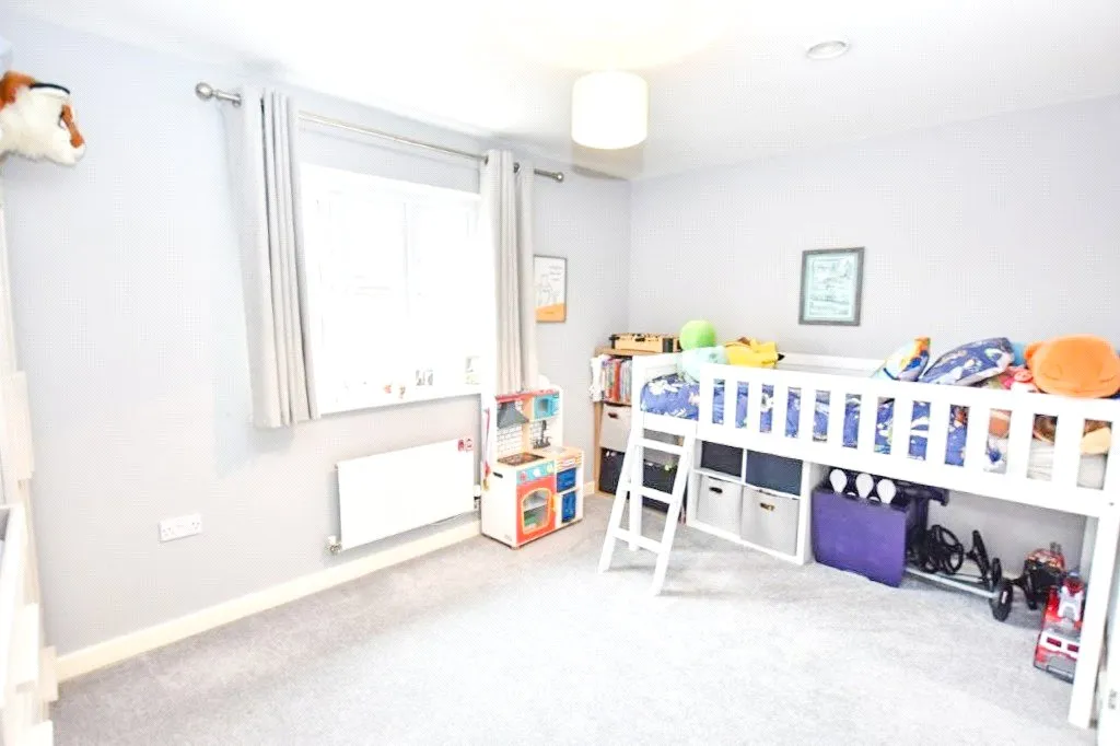 Nightjar Close, Farnborough, Hampshire, GU14 9GB, photo 7