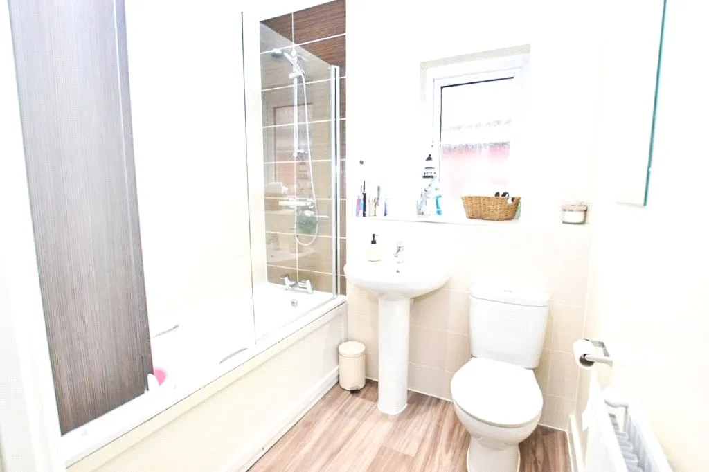 Nightjar Close, Farnborough, Hampshire, GU14 9GB, photo 8