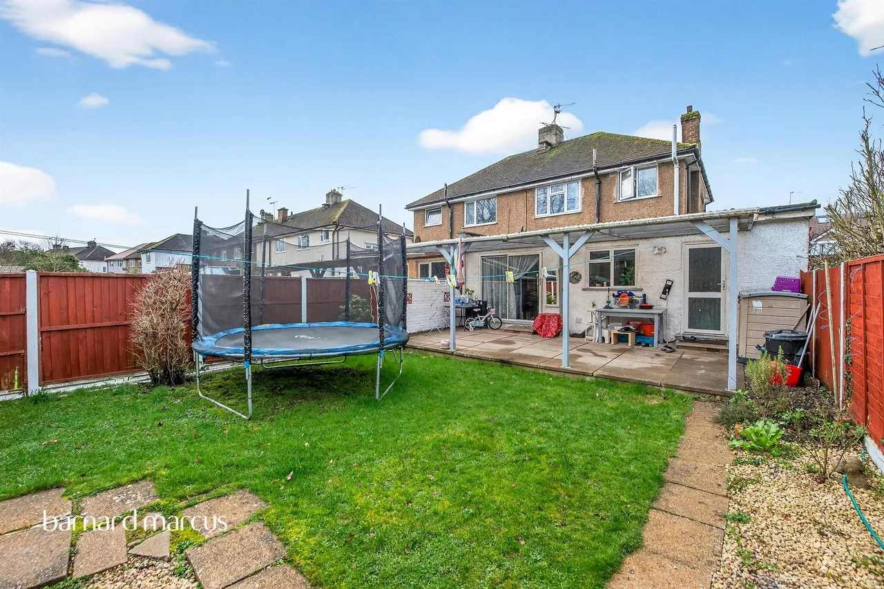 Wimborne Avenue, Redhill, photo 10