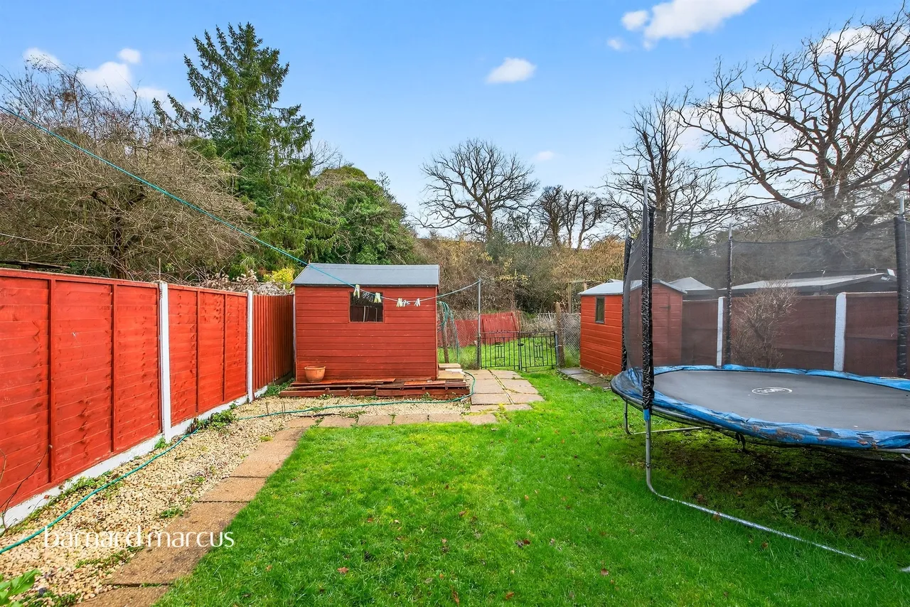 Wimborne Avenue, Redhill, photo 9