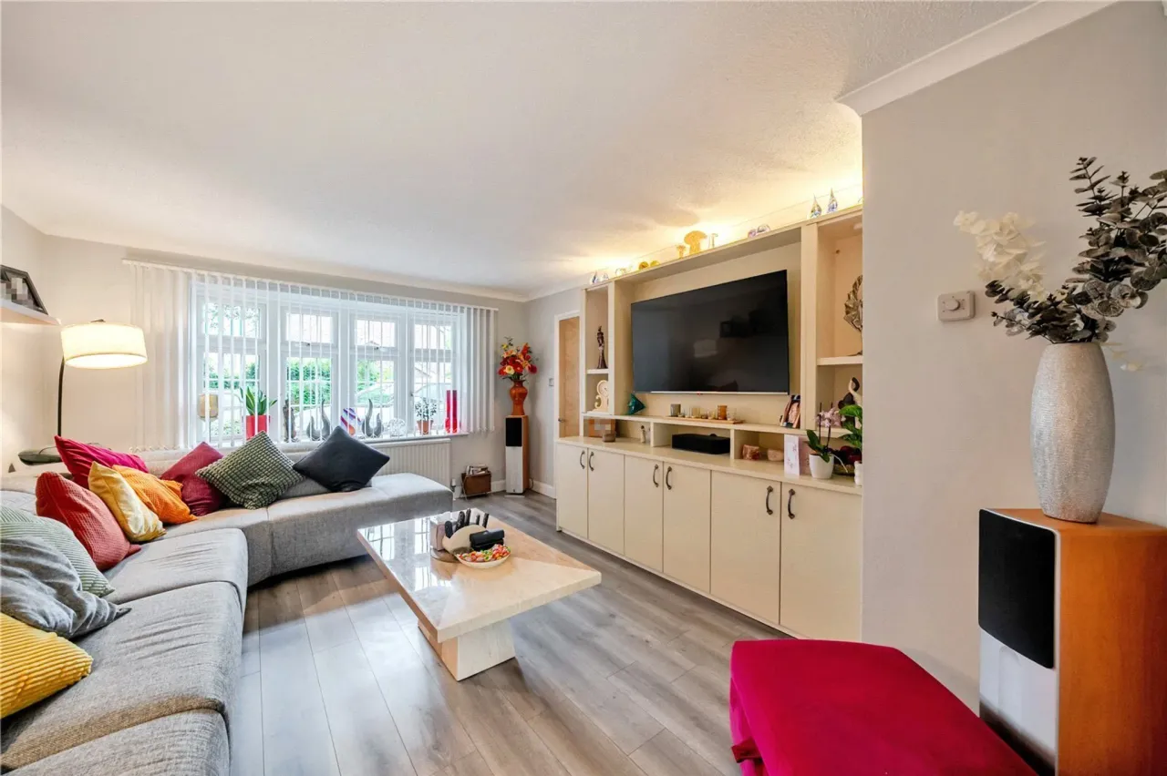 Bosman Drive, Windlesham, Surrey, GU20, photo 2