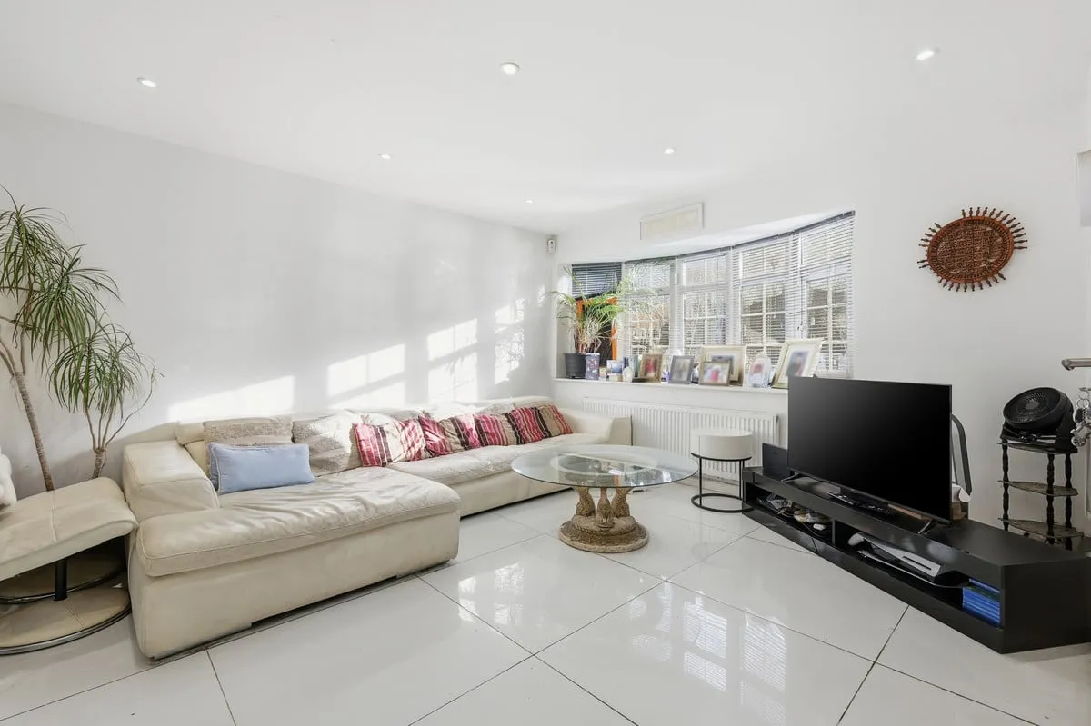 Shillibeer Walk, Chigwell, IG7 6JA, photo 2