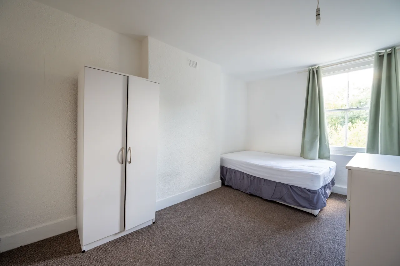 Top Floor Flat, 80a Tyrwhitt Road, London, photo 4
