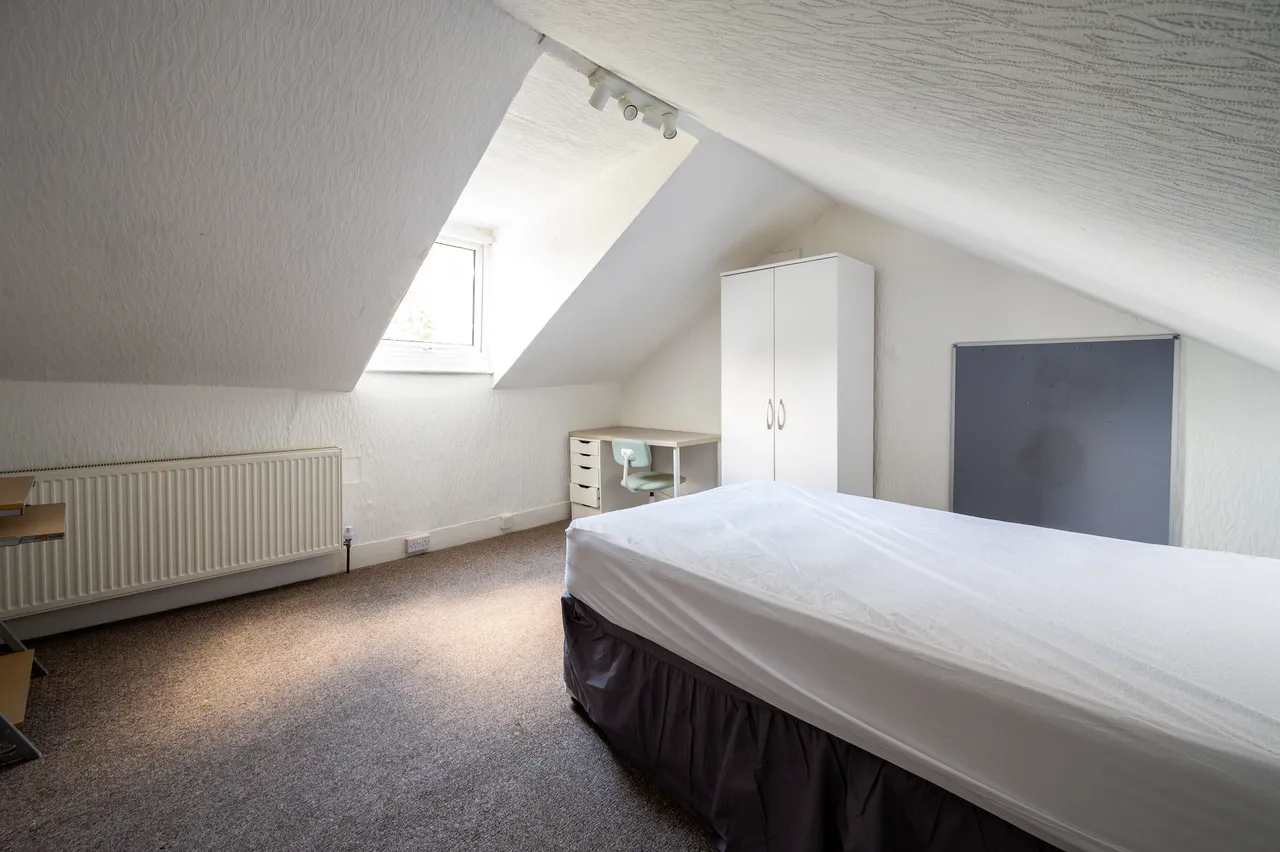 Top Floor Flat, 80a Tyrwhitt Road, London, photo 6