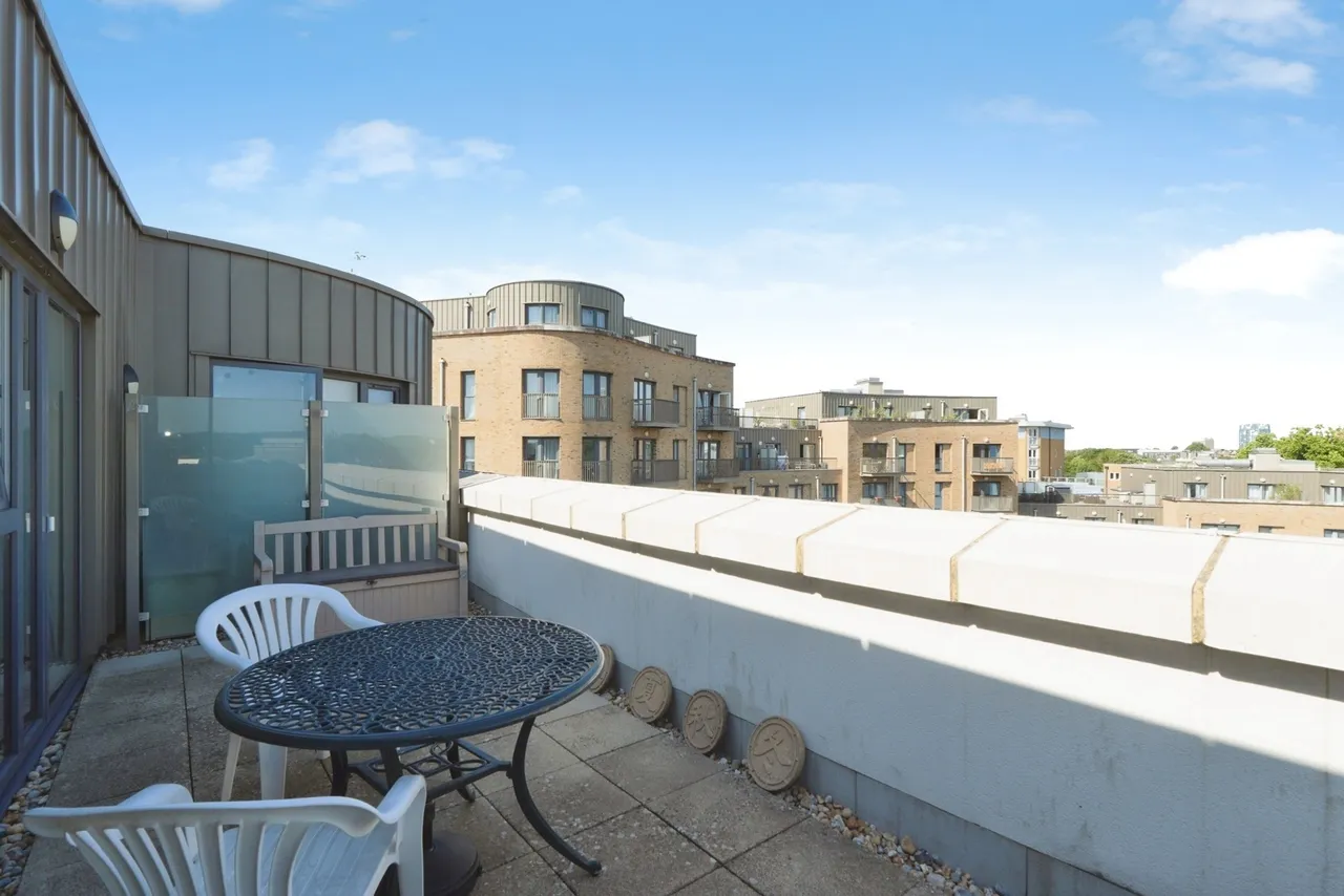 2 bed flat for sale — Cabot Close, CROYDON, Surrey, CR0