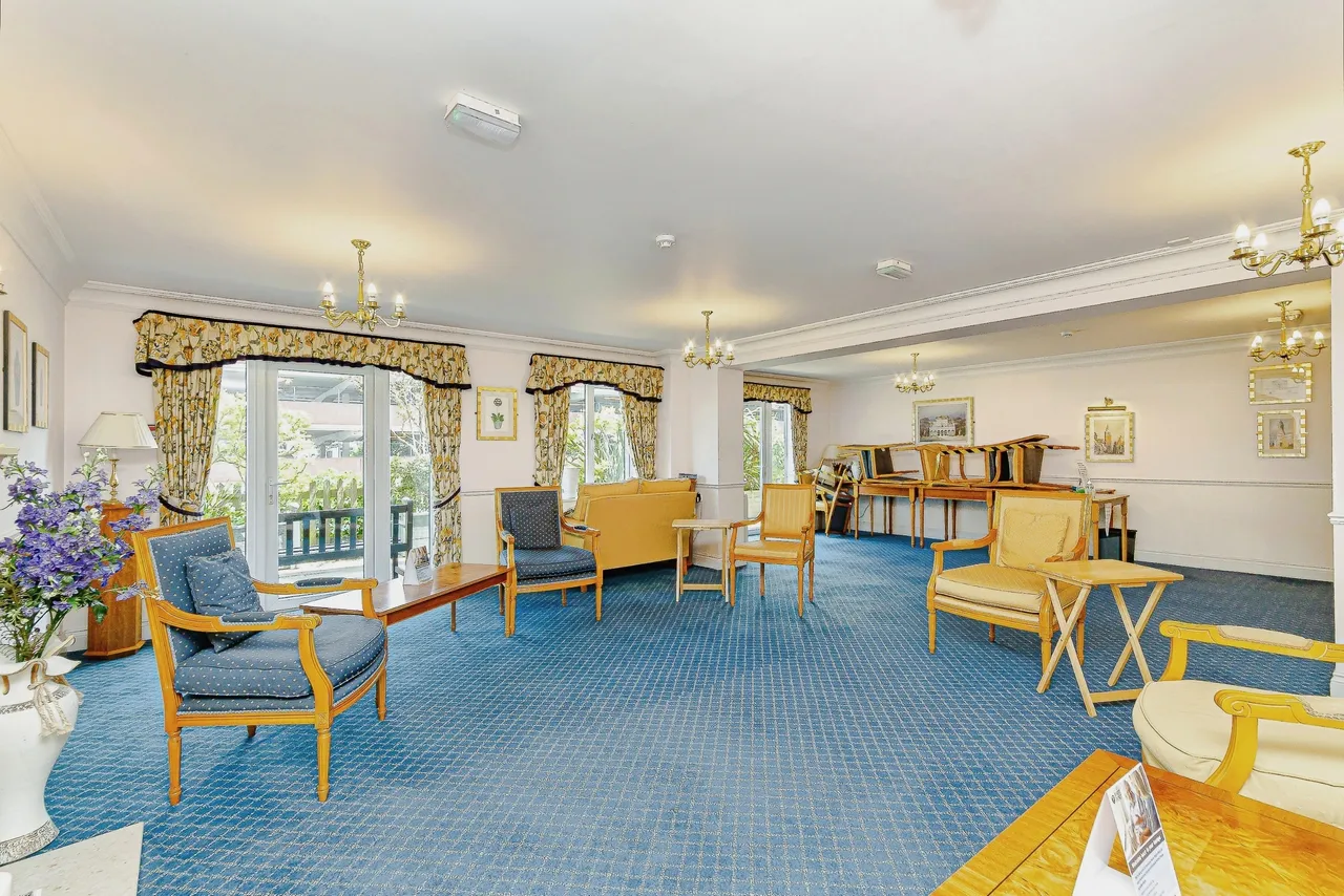 Pegasus Court, Stafford Road, Caterham, Surrey, CR3, photo 10