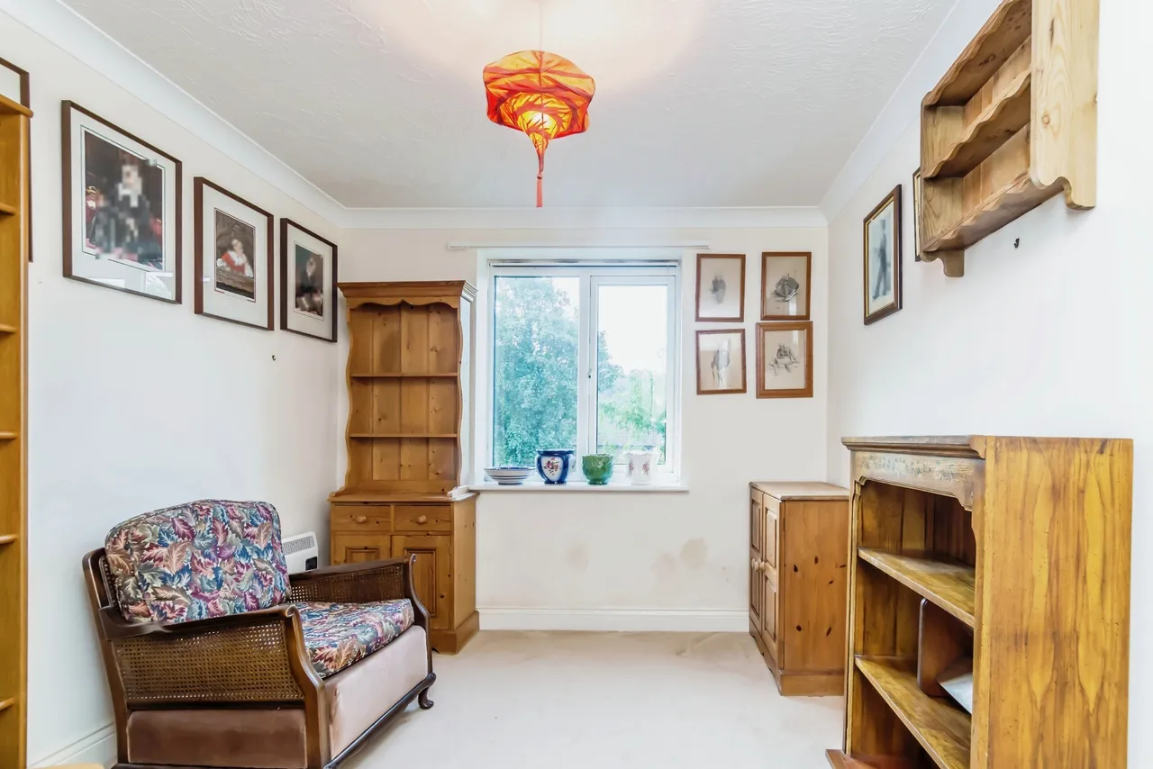 Pegasus Court, Stafford Road, Caterham, Surrey, CR3, photo 13