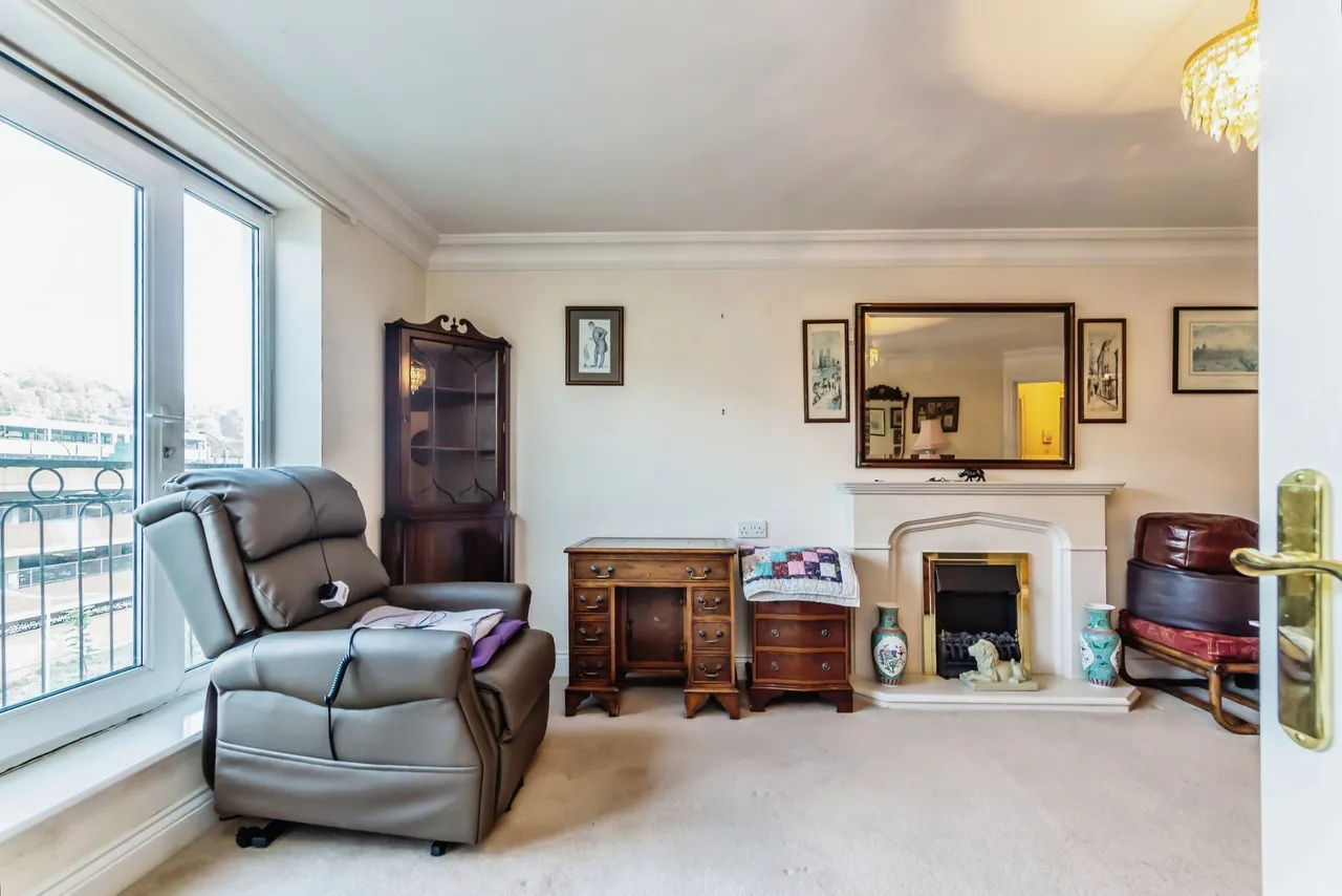 Pegasus Court, Stafford Road, Caterham, Surrey, CR3, photo 5