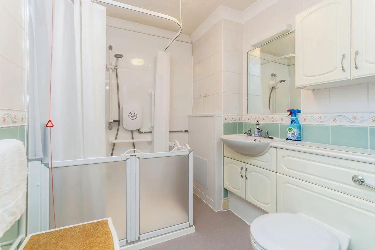 Pegasus Court, Stafford Road, Caterham, Surrey, CR3, photo 4