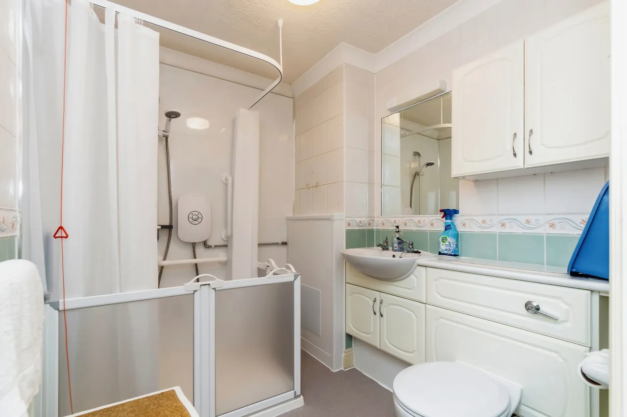 Pegasus Court, Stafford Road, Caterham, Surrey, CR3, photo 17