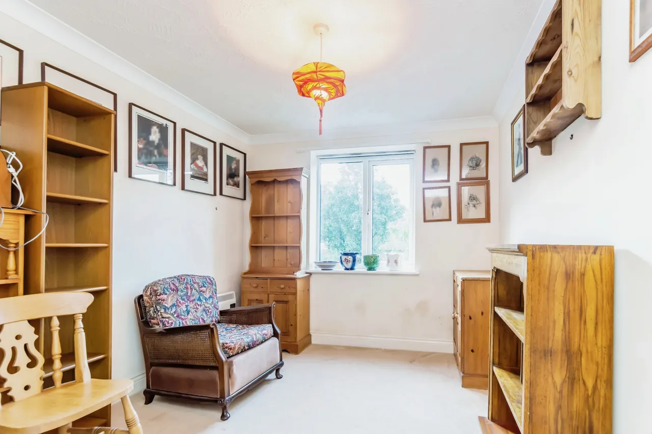 Pegasus Court, Stafford Road, Caterham, Surrey, CR3, photo 12