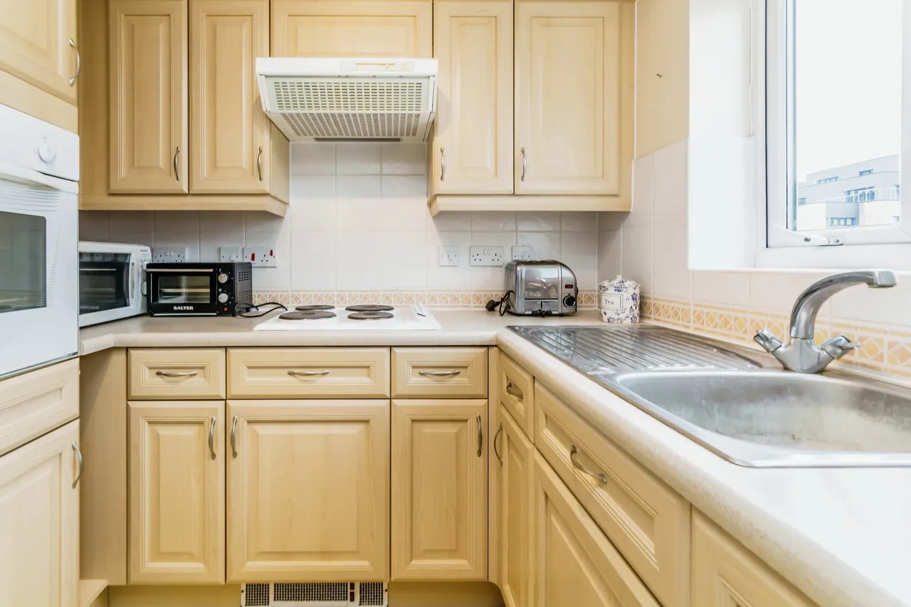Pegasus Court, Stafford Road, Caterham, Surrey, CR3, photo 6