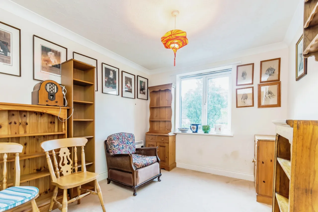 Pegasus Court, Stafford Road, Caterham, Surrey, CR3, photo 8