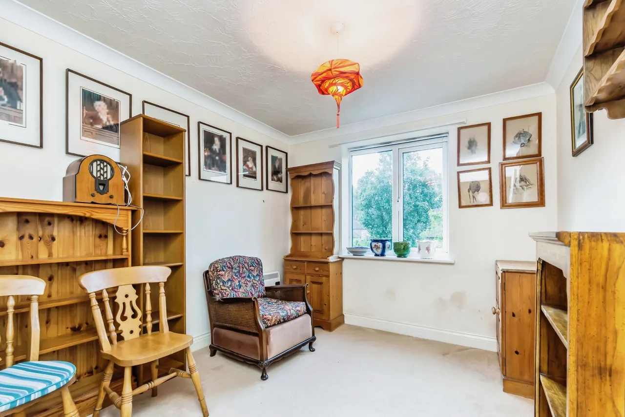 Pegasus Court, Stafford Road, Caterham, Surrey, CR3, photo 7