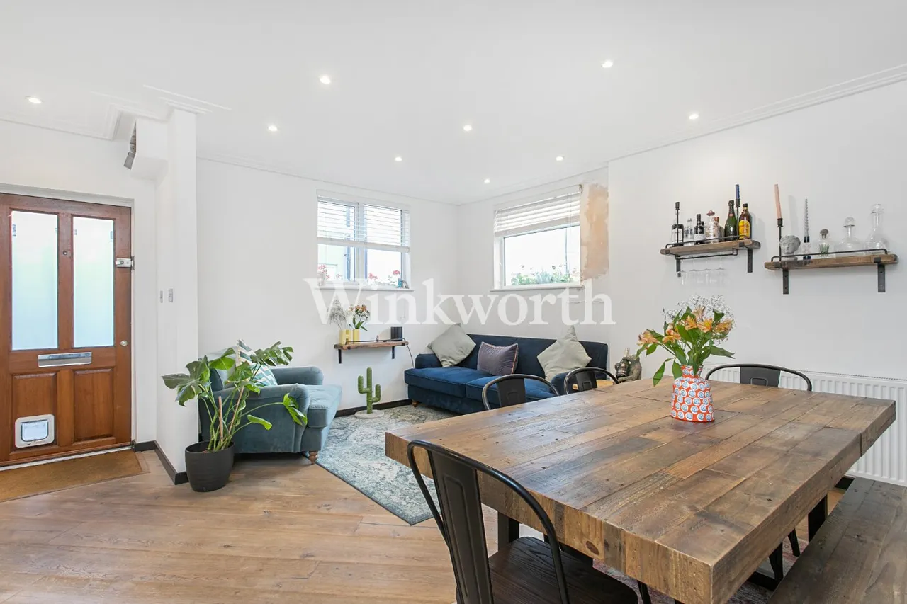 3 bed flat for sale — St Peters Mews, Warham Road, N4