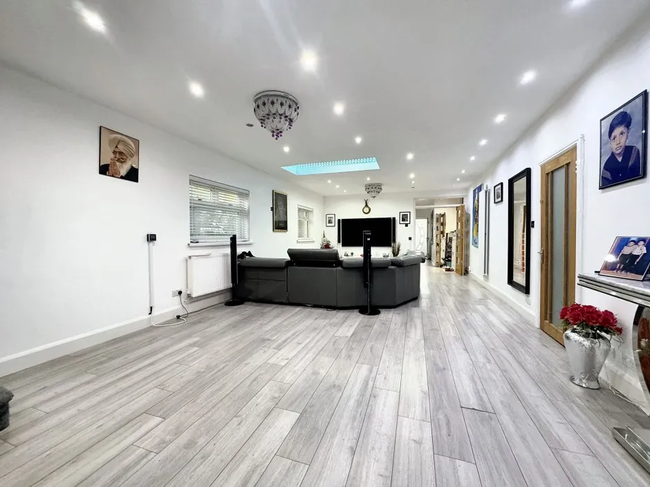 Harlington Road, Uxbridge, UB8, photo 4