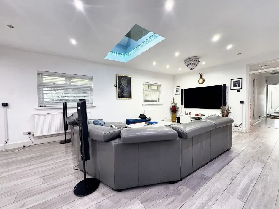 Harlington Road, Uxbridge, UB8, photo 2