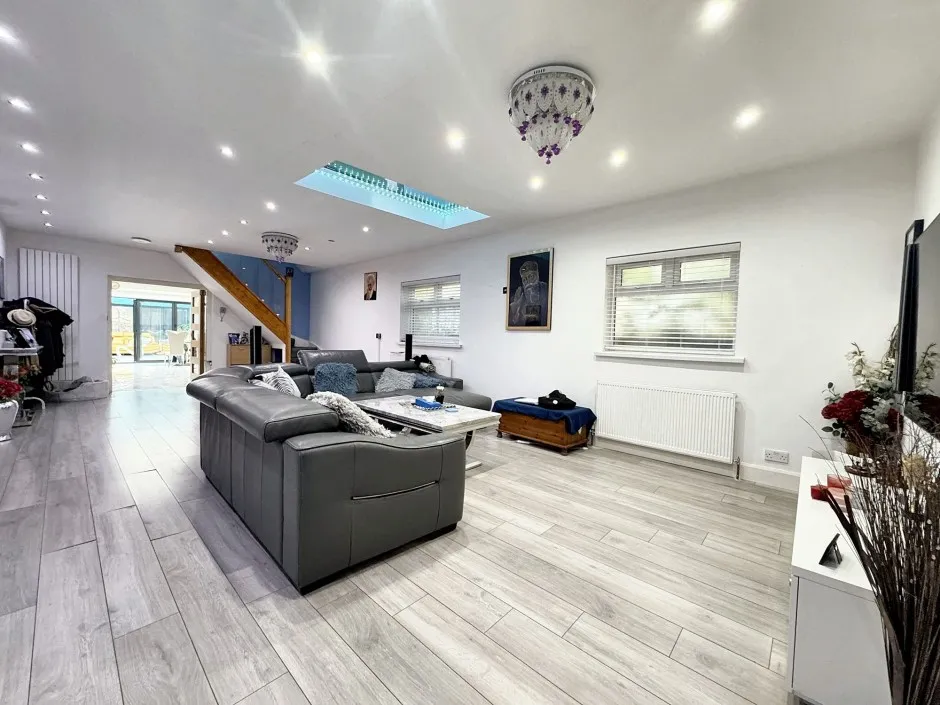 Harlington Road, Uxbridge, UB8, photo 17