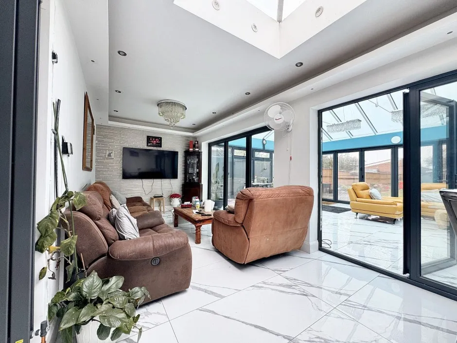 Harlington Road, Uxbridge, UB8, photo 31
