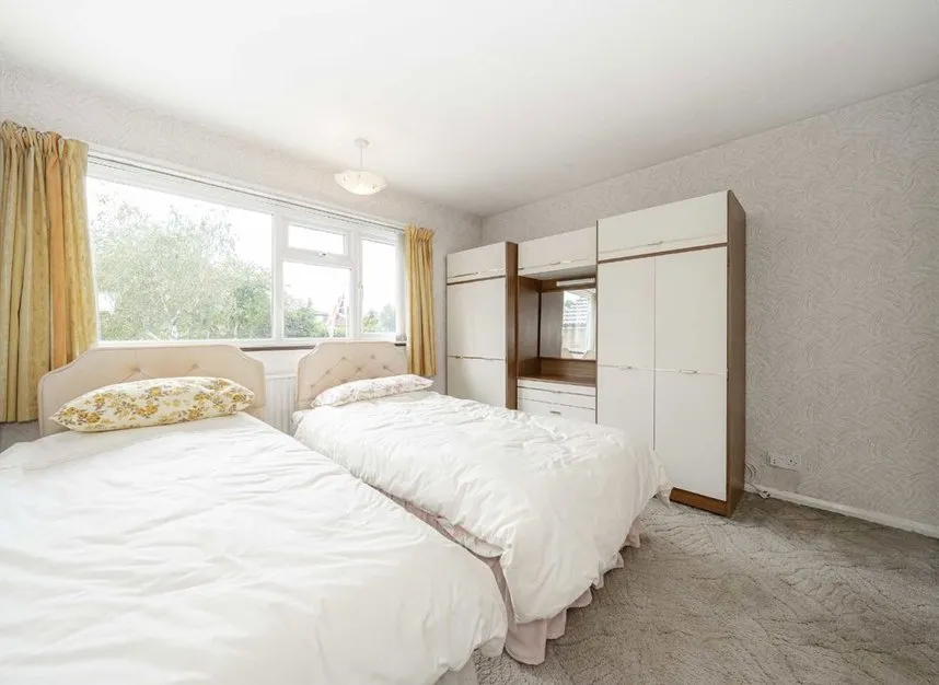 Saxonbury Avenue, Sunbury-On-Thames, TW16, photo 6